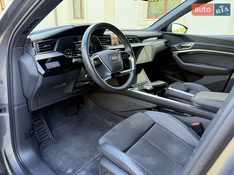Позашляховик / Кросовер Audi e-tron 2020 в Сваляві