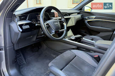 Позашляховик / Кросовер Audi e-tron 2020 в 