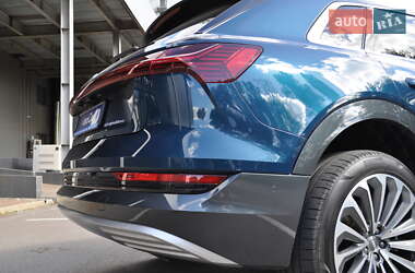 Позашляховик / Кросовер Audi e-tron 2019 в 