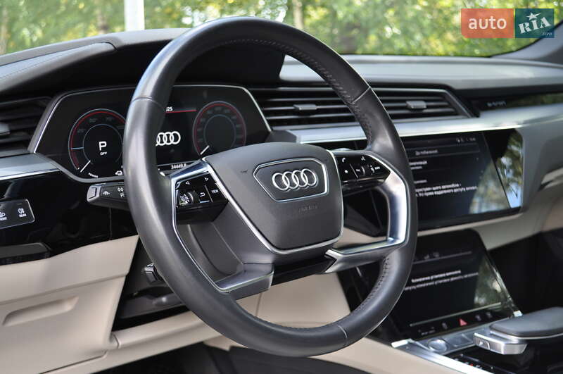 Внедорожник / Кроссовер Audi e-tron 2019 в Киеве