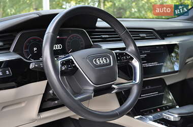 Позашляховик / Кросовер Audi e-tron 2019 в 