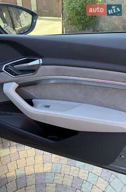Внедорожник / Кроссовер Audi e-tron 2020 в 