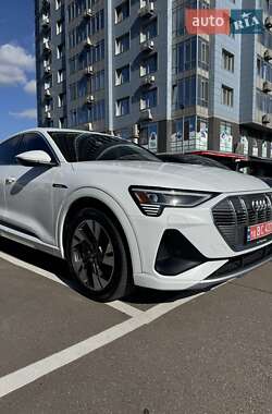 Внедорожник / Кроссовер Audi e-tron 2021 в 