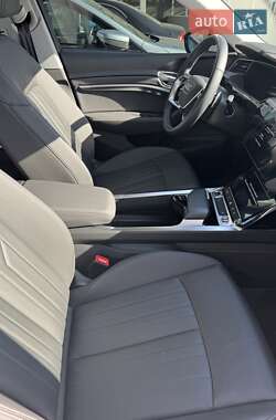 Внедорожник / Кроссовер Audi e-tron 2021 в 