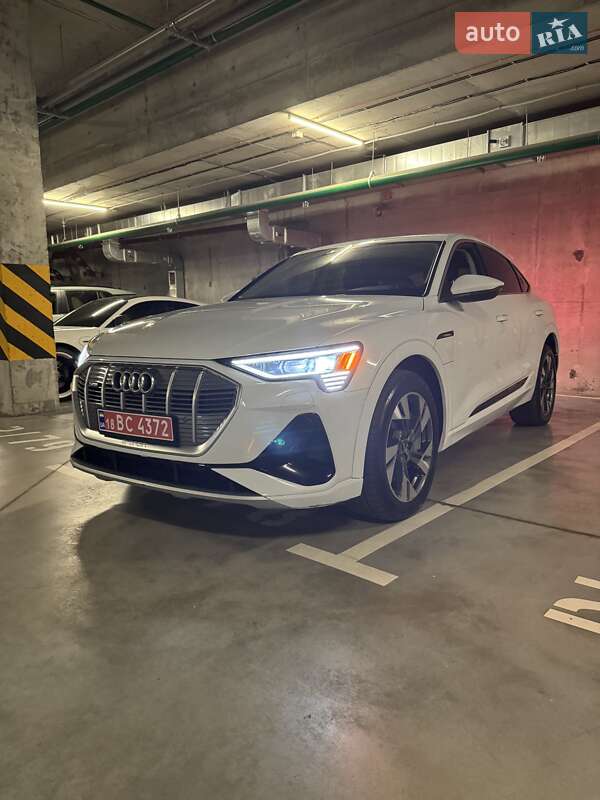 Внедорожник / Кроссовер Audi e-tron 2021 в 