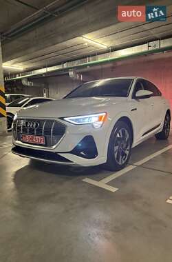 Внедорожник / Кроссовер Audi e-tron 2021 в 