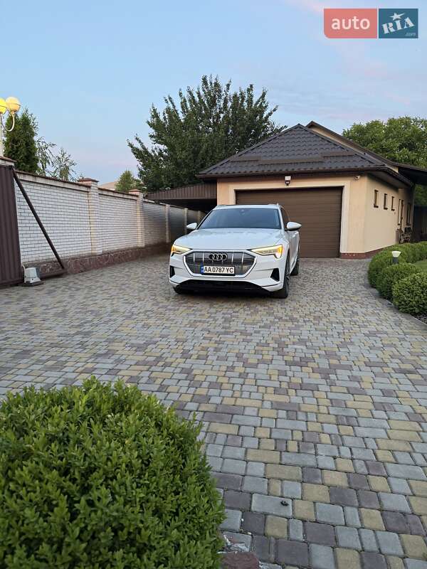 Внедорожник / Кроссовер Audi e-tron 2019 в Киеве
