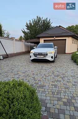Внедорожник / Кроссовер Audi e-tron 2019 в 