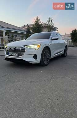 Внедорожник / Кроссовер Audi e-tron 2019 в 