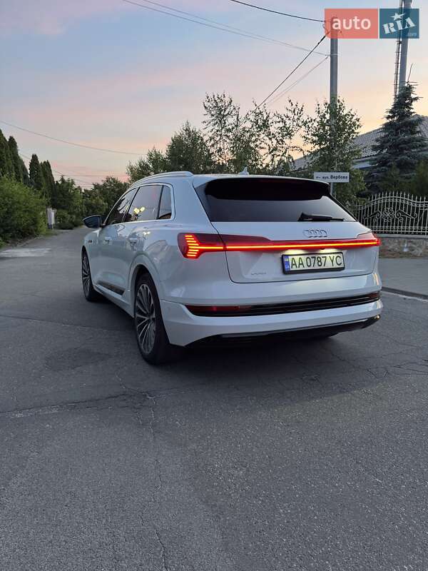 Внедорожник / Кроссовер Audi e-tron 2019 в Киеве
