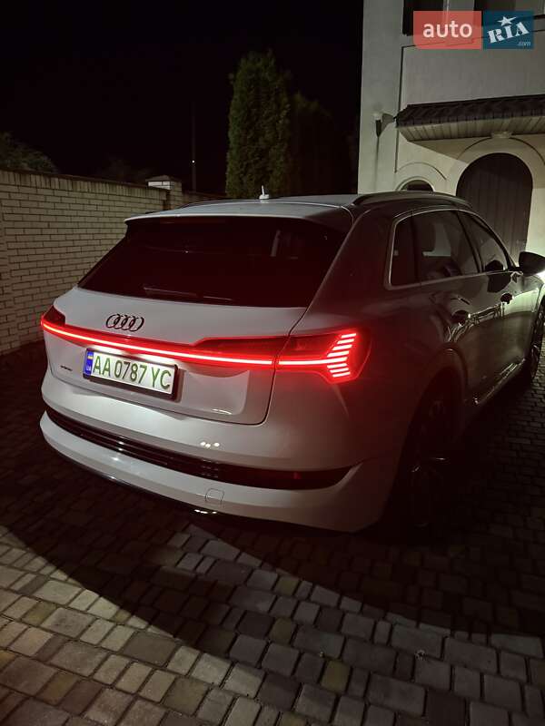 Внедорожник / Кроссовер Audi e-tron 2019 в Киеве