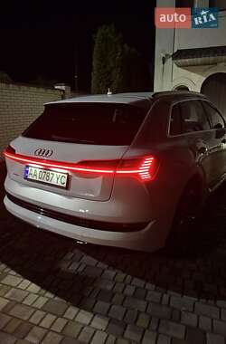 Внедорожник / Кроссовер Audi e-tron 2019 в 