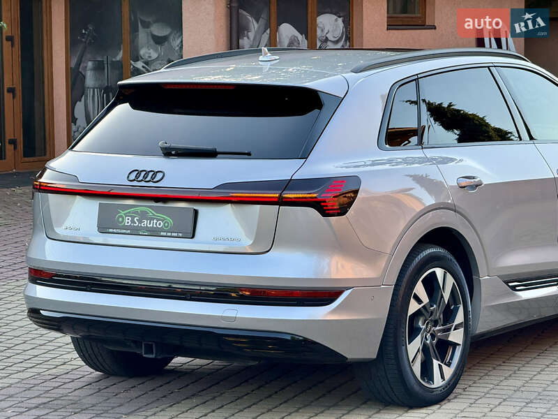 Позашляховик / Кросовер Audi e-tron 2022 в Мукачевому