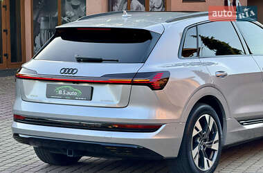 Внедорожник / Кроссовер Audi e-tron 2022 в 