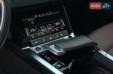 Внедорожник / Кроссовер Audi e-tron 2022 в 