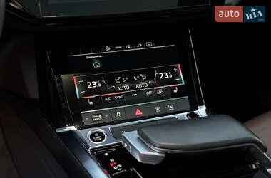 Внедорожник / Кроссовер Audi e-tron 2022 в 