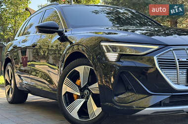 Внедорожник / Кроссовер Audi e-tron 2020 в 