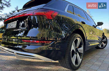 Внедорожник / Кроссовер Audi e-tron 2020 в 