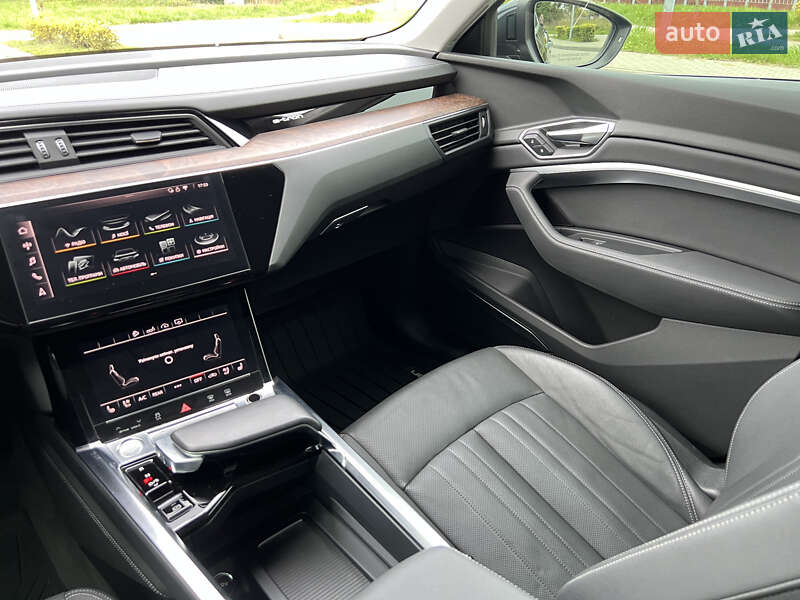 Внедорожник / Кроссовер Audi e-tron 2019 в Львове