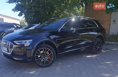Позашляховик / Кросовер Audi e-tron 2020 в 
