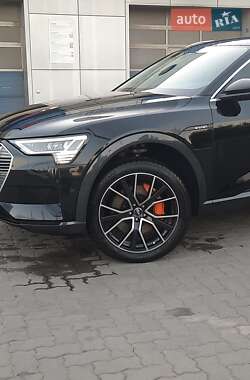 Позашляховик / Кросовер Audi e-tron 2020 в 