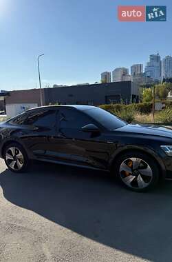 Внедорожник / Кроссовер Audi e-tron 2020 в 