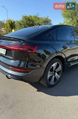 Внедорожник / Кроссовер Audi e-tron 2020 в 