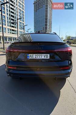 Внедорожник / Кроссовер Audi e-tron 2020 в 