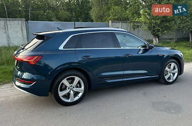 Позашляховик / Кросовер Audi e-tron 2019 в 