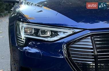 Позашляховик / Кросовер Audi e-tron 2021 в 