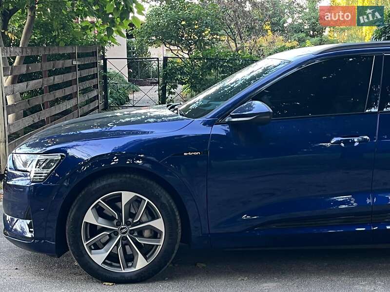 Внедорожник / Кроссовер Audi e-tron 2021 в Киеве фото 7 Внедорожник / Кроссовер Audi e-tron 2021 в Киеве