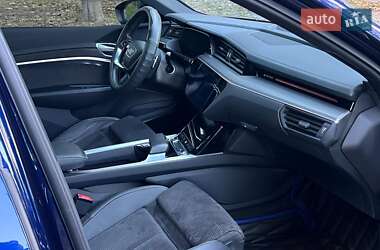 Позашляховик / Кросовер Audi e-tron 2021 в 