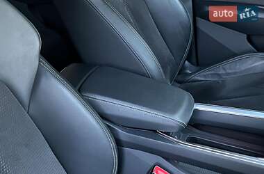 Позашляховик / Кросовер Audi e-tron 2021 в 