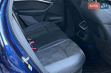 Позашляховик / Кросовер Audi e-tron 2021 в 