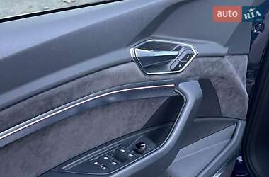 Позашляховик / Кросовер Audi e-tron 2021 в 