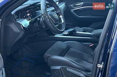 Позашляховик / Кросовер Audi e-tron 2021 в 
