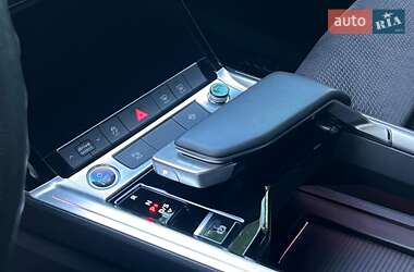 Позашляховик / Кросовер Audi e-tron 2021 в 