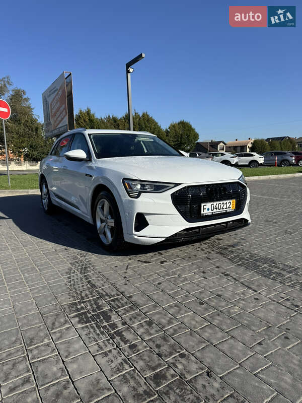 Внедорожник / Кроссовер Audi e-tron 2019 в 