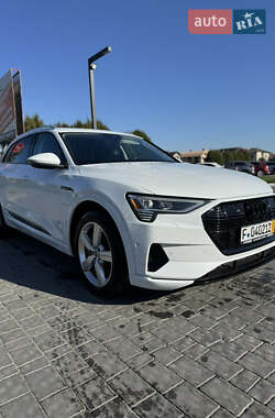 Внедорожник / Кроссовер Audi e-tron 2019 в 