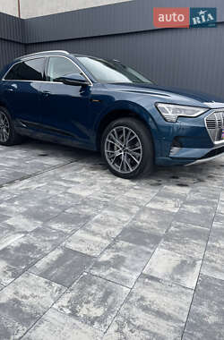 Внедорожник / Кроссовер Audi e-tron 2020 в 