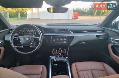 Позашляховик / Кросовер Audi e-tron 2020 в 