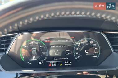 Позашляховик / Кросовер Audi e-tron 2019 в 