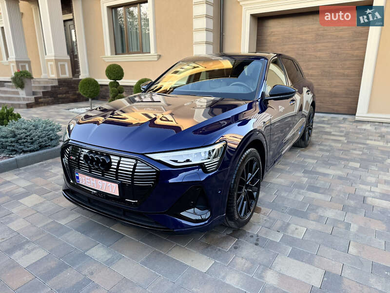 Внедорожник / Кроссовер Audi e-tron 2022 в 