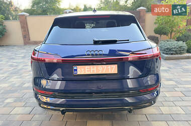 Внедорожник / Кроссовер Audi e-tron 2022 в 