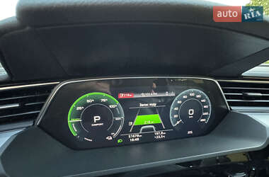 Внедорожник / Кроссовер Audi e-tron 2022 в 