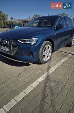 Позашляховик / Кросовер Audi e-tron 2020 в 