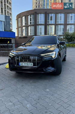 Внедорожник / Кроссовер Audi e-tron 2020 в 
