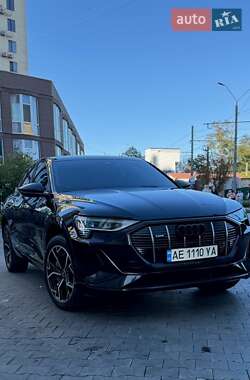 Внедорожник / Кроссовер Audi e-tron 2020 в 