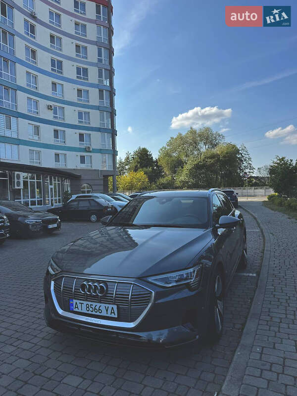 Внедорожник / Кроссовер Audi e-tron 2019 в 