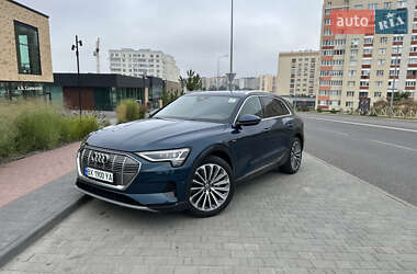 Позашляховик / Кросовер Audi e-tron 2020 в 